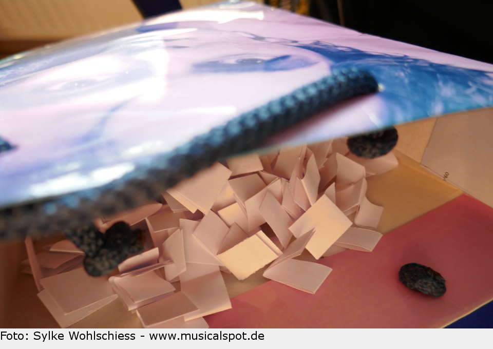 Die Lostüte für die Ziehung der vier Gewinner ist bereit. ludwig notizbuch verlosung