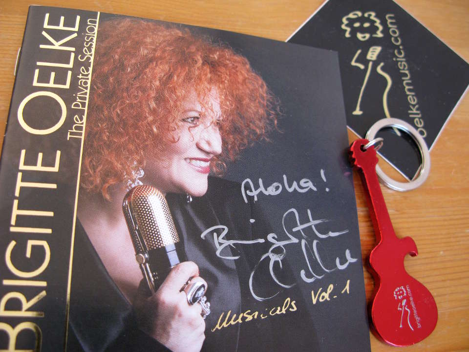 Der Gewinn: Ein Exemplar der CD "The Private Session Musicals Vol. 1" von Brigitte Oelke, signiert von der Künstlerin. brigitteoelkecd