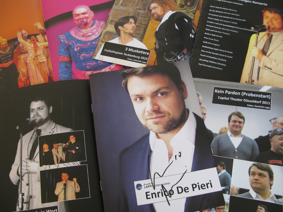 Der Gewinn: Picture-Programmheft des "Auf ein Wort"-Konzerts in Hamburg, signiert von Enrico De Pieri. enricodepieriheft