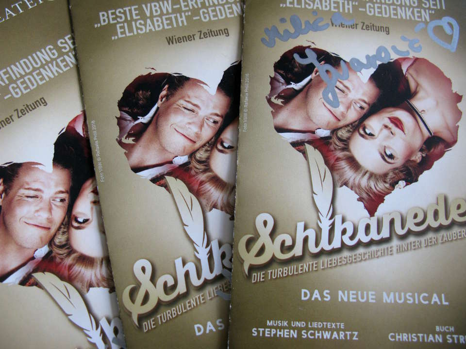 Milica Jovanovic glänzte in der Rolle der Eleonore Schikaneder, von ihr signierte Flyer des Musicals sind heute zu gewinnen. november rain verlosung 2017 jovanovic