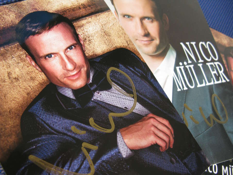 Nico Müller, bekannt als Mitglied der Gesangsformation Adoro, ist ebenfalls bei unserem 'Autogrammregen' dabei. 3 x 1 Originalautogramm gibt es heute zu gewinnen. november rain verlosung 2017 mueller