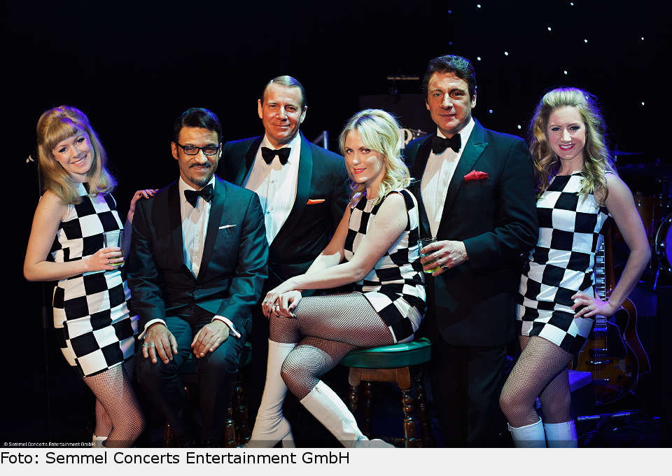Das „Rat Pack“ und die Golddiggers, Akteure der Show „Sinatra & Friends“. sinatra and friends 02