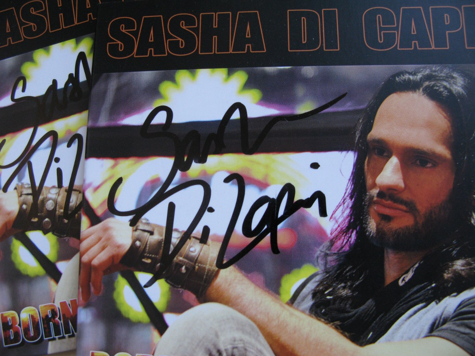 Der Gewinn: 5-Track-CD "Born in L.A.", signiert von Sasha Di Capri. sashadiecapricd
