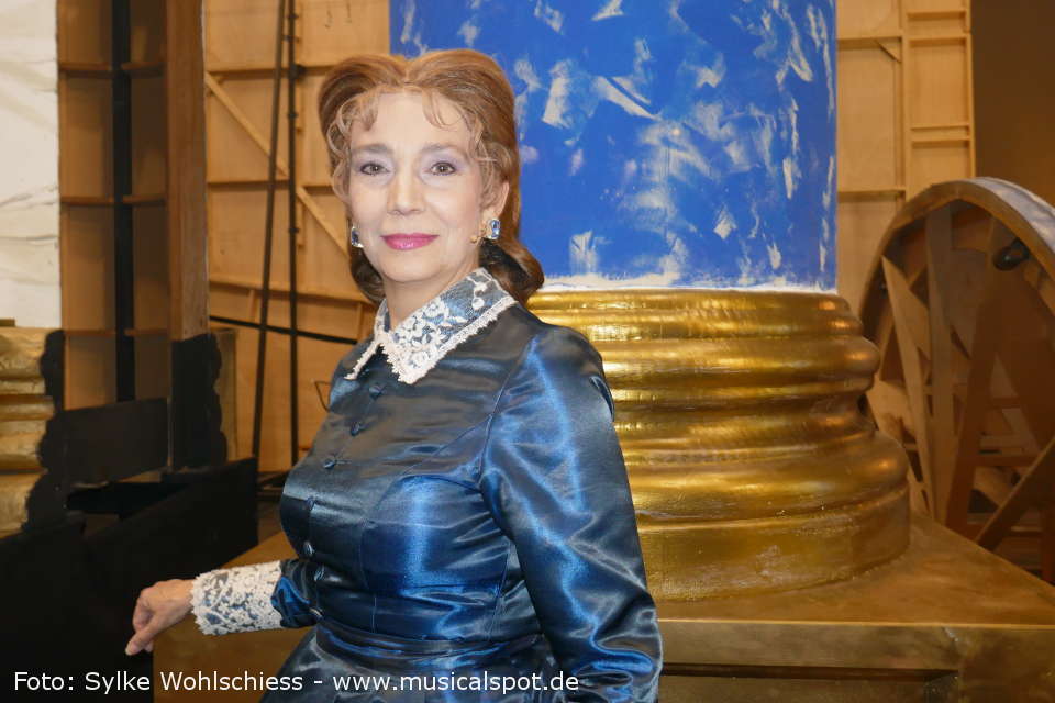 suzan zeichner backstage 02