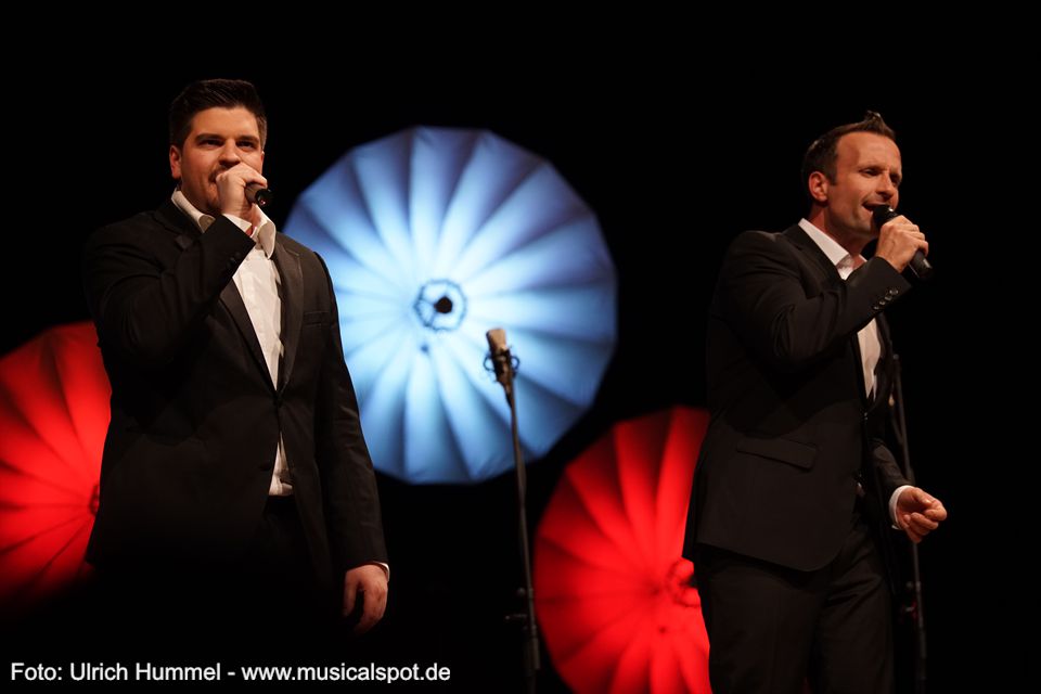 Schwungvoll geht es los, am 22. April 2018 im Quadrium Wernau: 'Greased Lightnin'. musical gentlemen wernau 2018 01