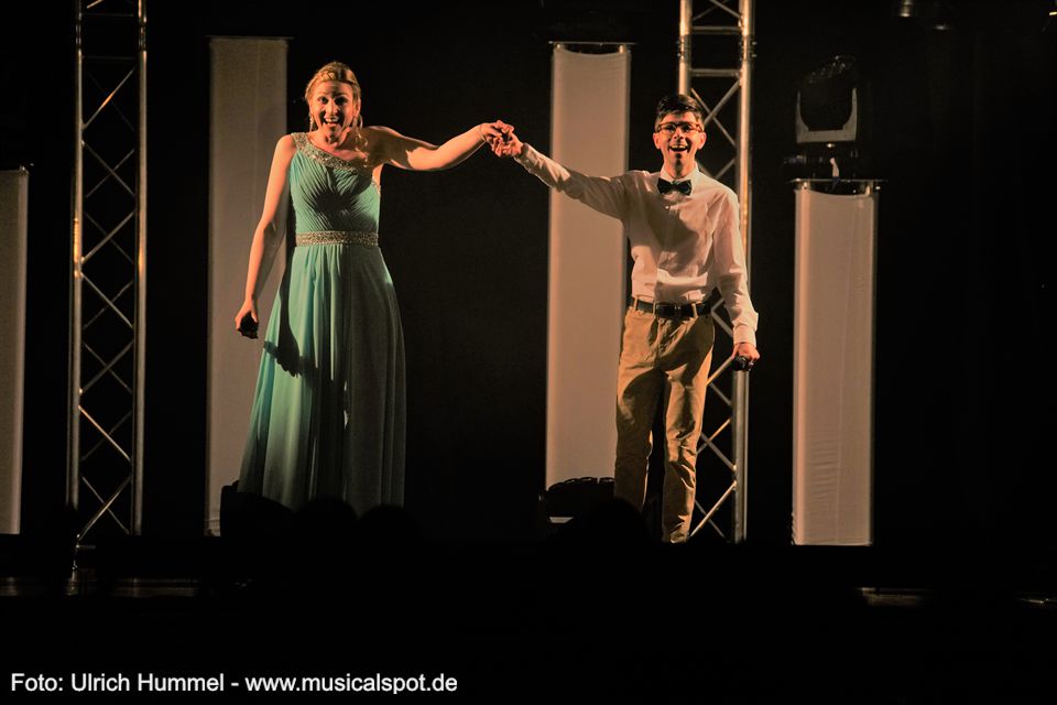 Tanja Versal und Chris Green mit 'Jetzt hast Du Seymour' treffen mit ihrer Interpretation exakt die Charaktere des Musicals. chris green ostergala esslingen 2018 39