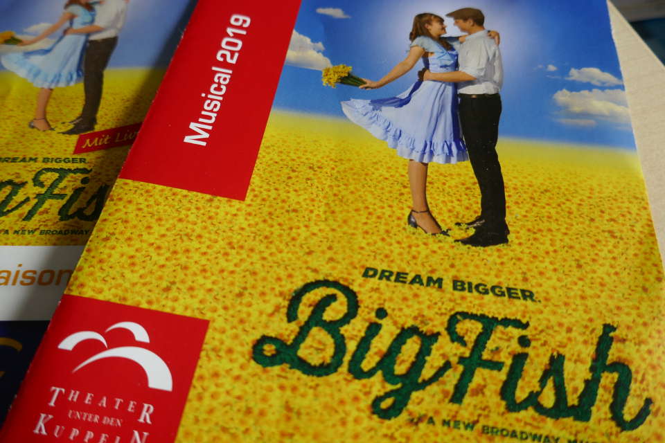 Jetzt mitspielen: 2 x 2 Tickets für „Big Fish“ im Theater unter den Kuppeln suchen neue Besitzer. big fish musical