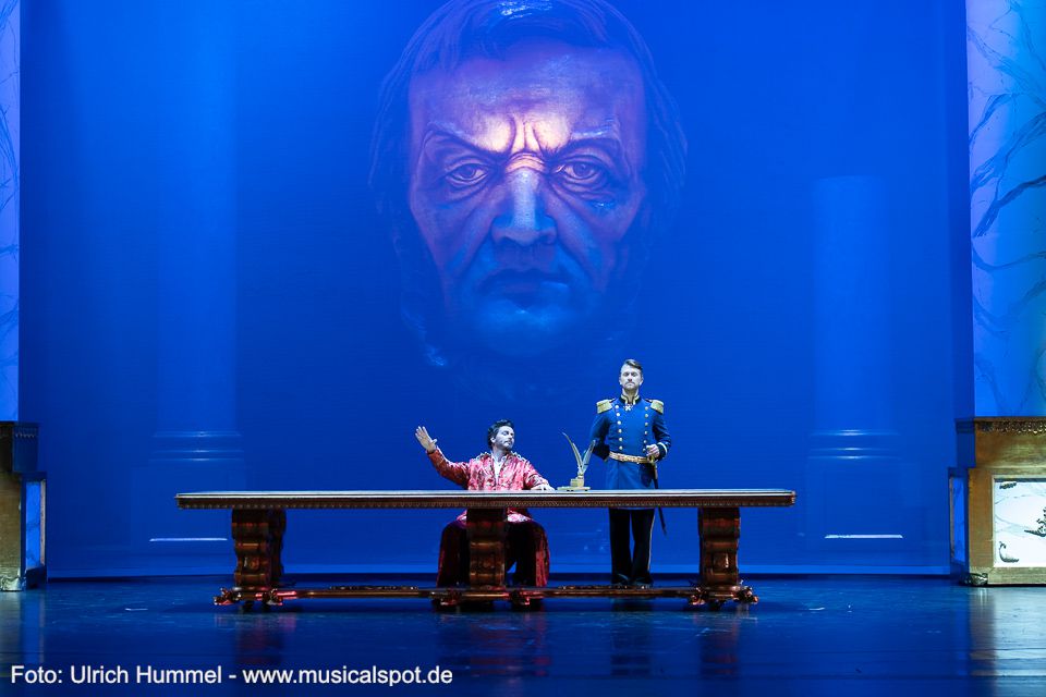 20. Juli 1870: König Ludwig II. lauscht den Klängen von Richard Wagners Klavierkomposition 'Ankunft bei den schwarzen Schwänen'. ludwig musical fuessen 2018 100