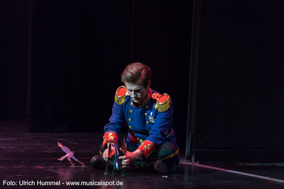 Otto, so der König, sei ein Kind geblieben und der Krieg für ihn nur ein Spiel. Den blutigen Ernst der Lage verstehe er nicht. ludwig musical fuessen 2018 111