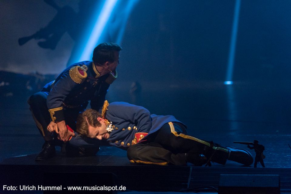 Er scheint verloren, doch da naht… ludwig musical fuessen 2018 118