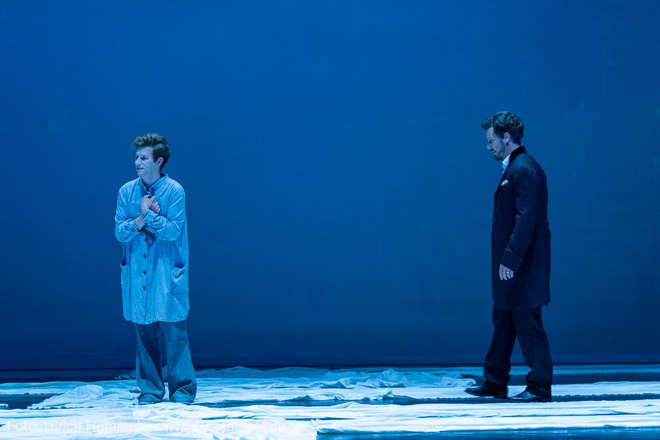 Aber Ludwig hat nur Augen für seinen kleinen Bruder Otto. Entsetzt darüber, was der Krieg aus ihm gemacht hat… ludwig musical fuessen 2018 126