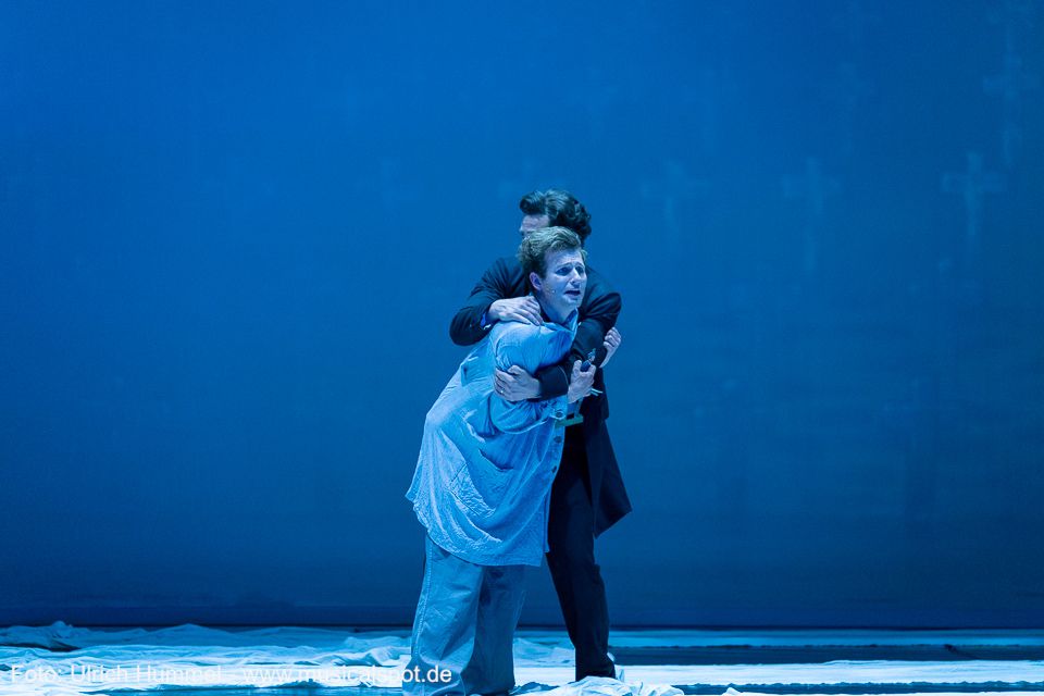 'Links zwei, links zwei, die Nacht marschiert. Und Zinnsoldaten rennen.' ludwig musical fuessen 2018 128