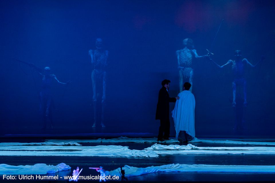 Ludwig versucht, Otto zu verstehen, seine Qualen nachzuvollziehen. ludwig musical fuessen 2018 136