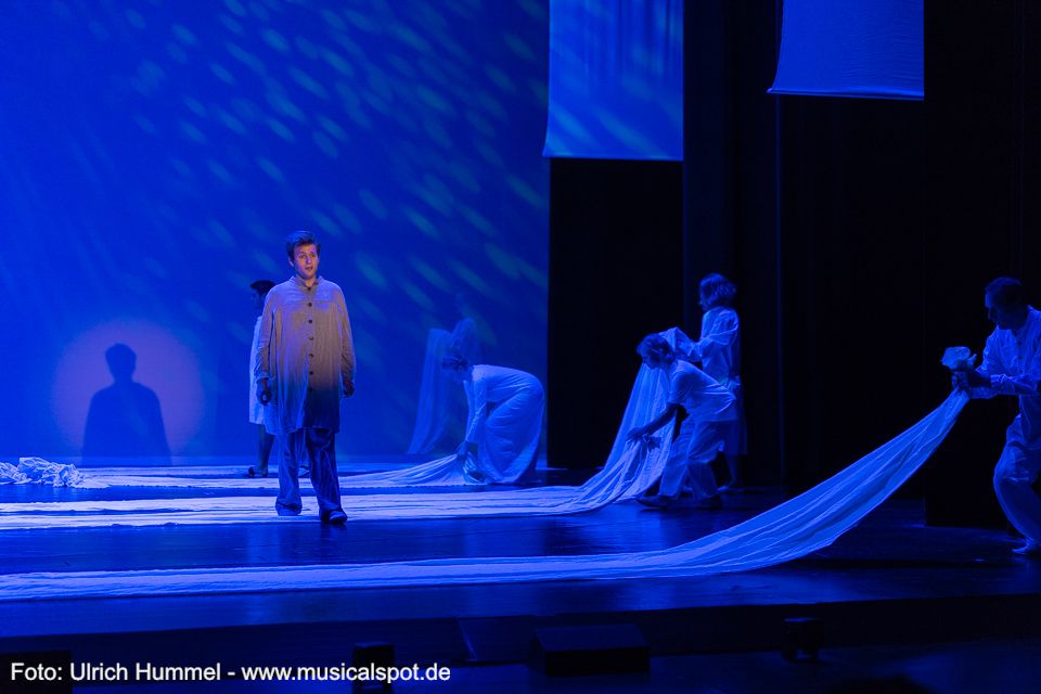 Doch Otto findet keinen Ausweg aus dem Labyrinth seiner Alpträume. ludwig musical fuessen 2018 137