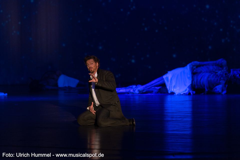 Auch wenn es schwer fällt, so fasst der König dennoch neuen Mut. ludwig musical fuessen 2018 141