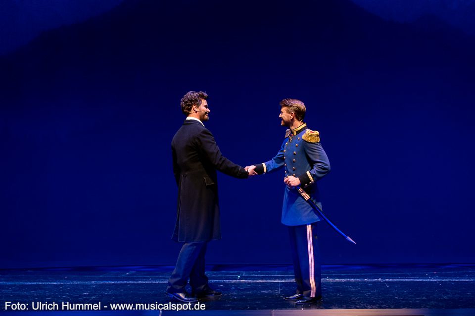 'Mein Adjutant, reich mir die Hand. Schenk mir den Himmel über Dir.' ludwig musical fuessen 2018 154