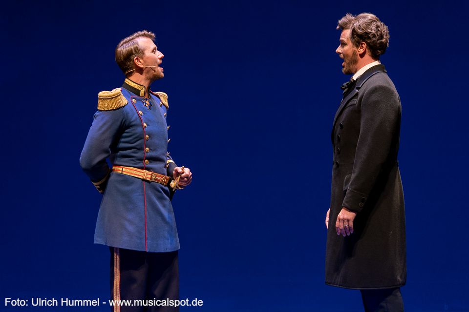 Eine enge Verbundenheit und großes Vertrauen besteht zwischen König Ludwig II. und Alfred Eckbrecht Graf von Dürckheim-Montmartin. ludwig musical fuessen 2018 156