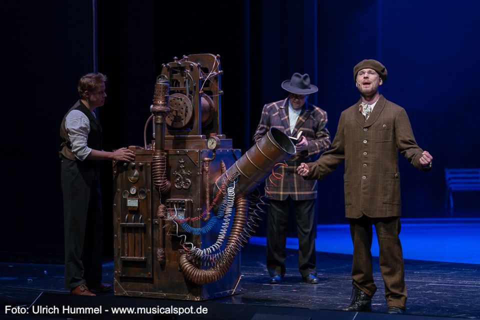 So dürfen der Erfinder und sein Assistent ihre neueste Entwicklung vorführen: ludwig musical fuessen 2018 161