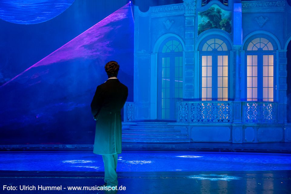 Denn eins ist klar: 'Die neue Zeit bricht an am liebsten in Bavaria.' Doch auf König Ludwig wartet schon die nächste Hiobsbotschaft. ludwig musical fuessen 2018 176