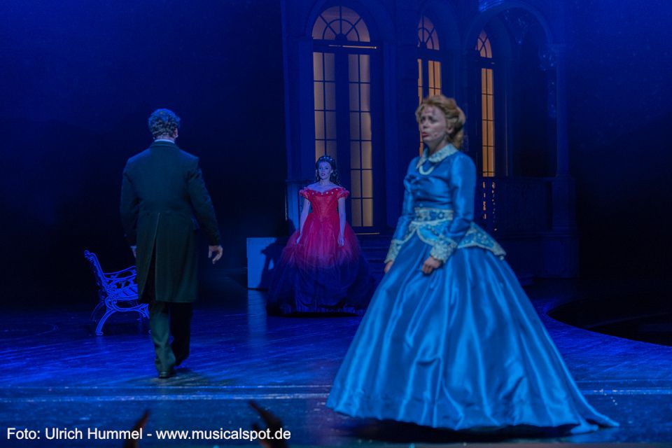 'Ach so kurz das Leben, schwer das Abschiednehmen…'. Sybilla und Sisi trauern mit dem König. ludwig musical fuessen 2018 179