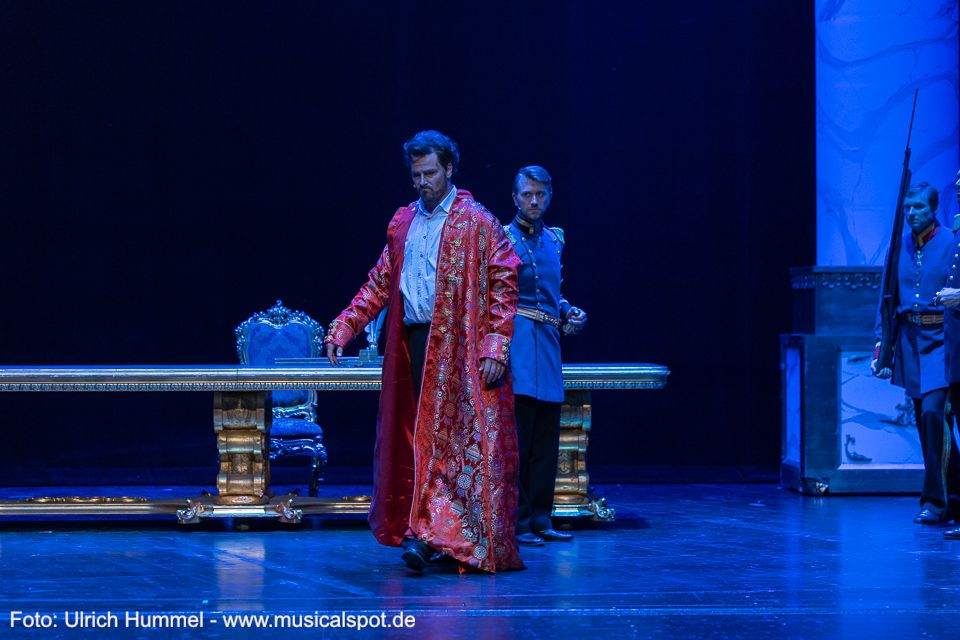 König Ludwig II. fügt sich ins Unvermeidliche… ludwig musical fuessen 2018 215