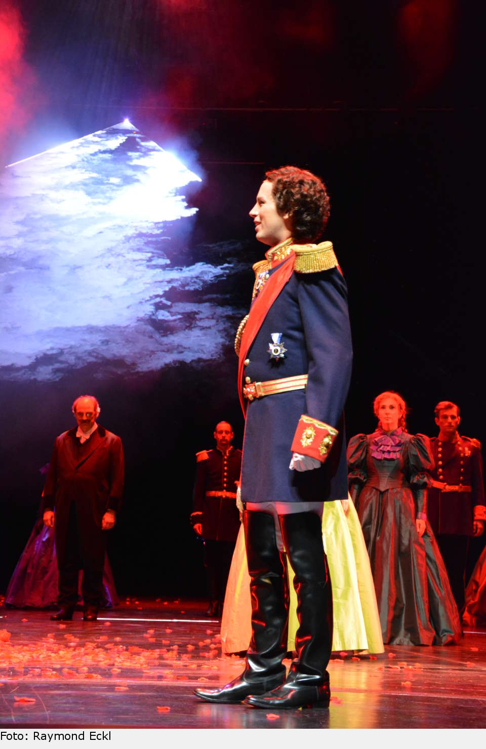 Stets beobachtet fühlen sich Ludwig und Sisi: "In Palästen geboren, Paläste mit Ohren." ludwig 25