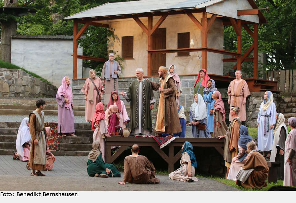 Stephanus (Helmut Mause) predigt die christliche Lehre. mariamagdalena 09