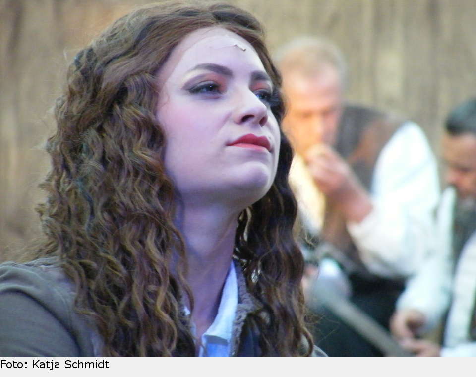 Grace ist glücklich, sie ist auf See, gemeinsam mit ihrem geliebten Tiernan. the pirate queen 09