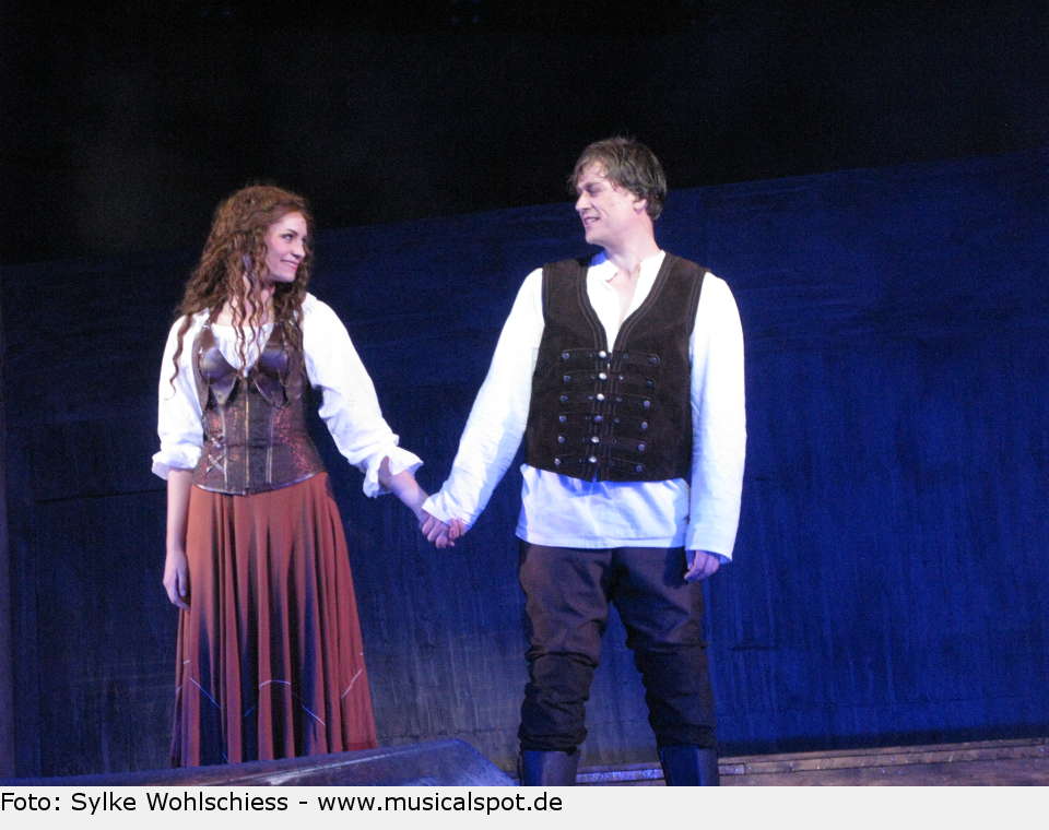 Wieder einmal zeigen die ambitionierten Laiendarsteller und die hervorragenden Musiker unter Leitung von Peter Pfeiffer, welches hohe Niveau ein Amateurtheater erreichen kann. the pirate queen 47