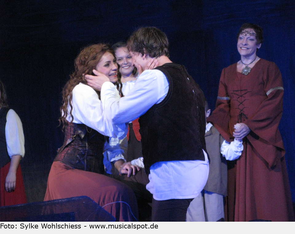 Zu Recht ist man stolz darauf, dass man schon ein Jahr nach der Deutschen Erstaufführung des Musicals von Claude-Michel Schönberg und Alain Boublil die Aufführungsrechte erhalten hat. the pirate queen 48
