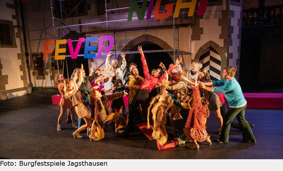 „Saturday Night Fever“ - Burgfestspiele Jagsthausen 2023. saturday night fever musical jagsthausen 01