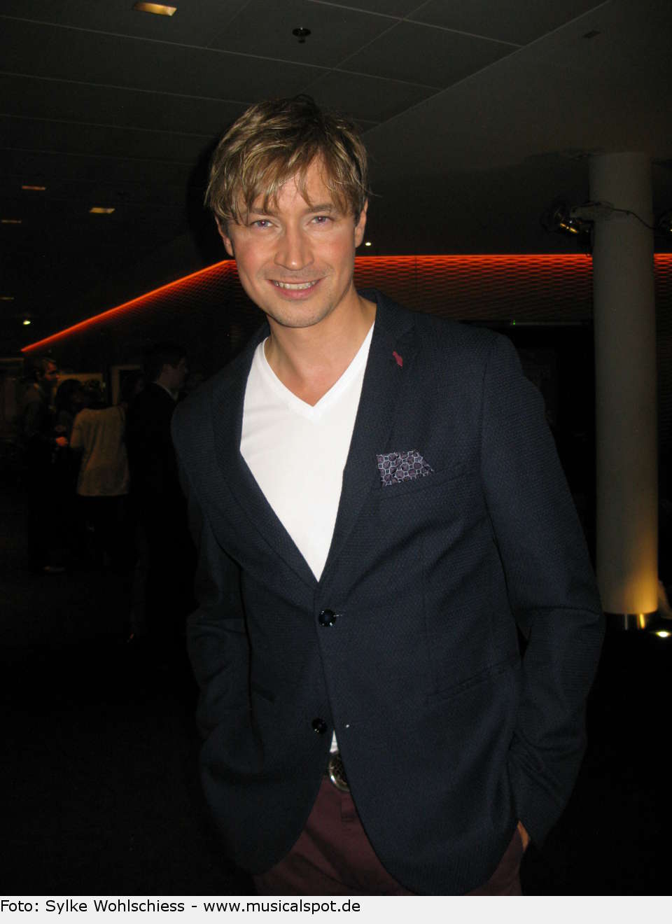 Oliver Arno, der als Joe Gillis auf der Bühne steht. premierenfeier sunset boulevard dortmund arno 02